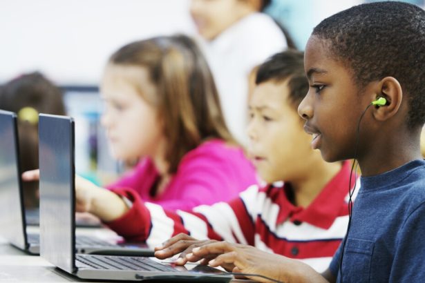 Treba li školama ograničiti korištenje tehnologije? Kongres potiče raspravu