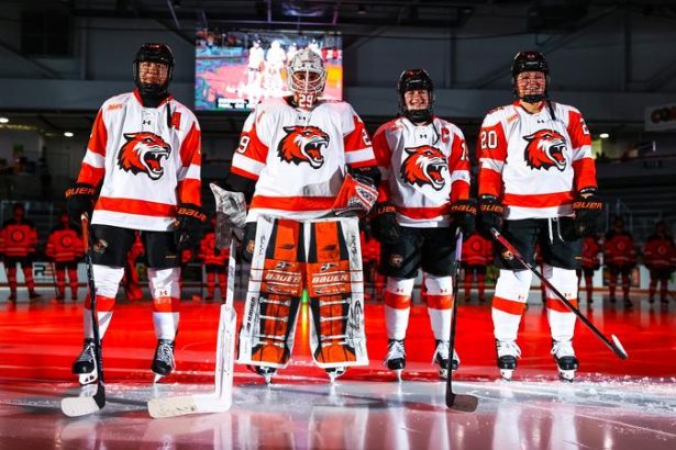 Ženski hokej slavio protiv Syracuse rezultatom 4-2