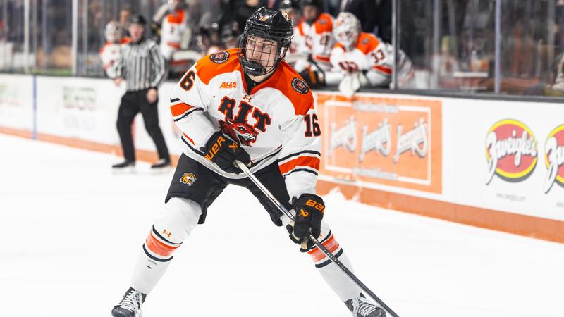 Men’s Hockey Falls 5-1 to Holy Cross