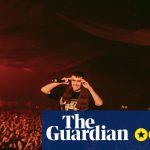 Recenzija Freda Againa – povratak kući zlatnog dječaka britanskog plesa s brojnim gostima eklektičan je trijumf | Opet Fred