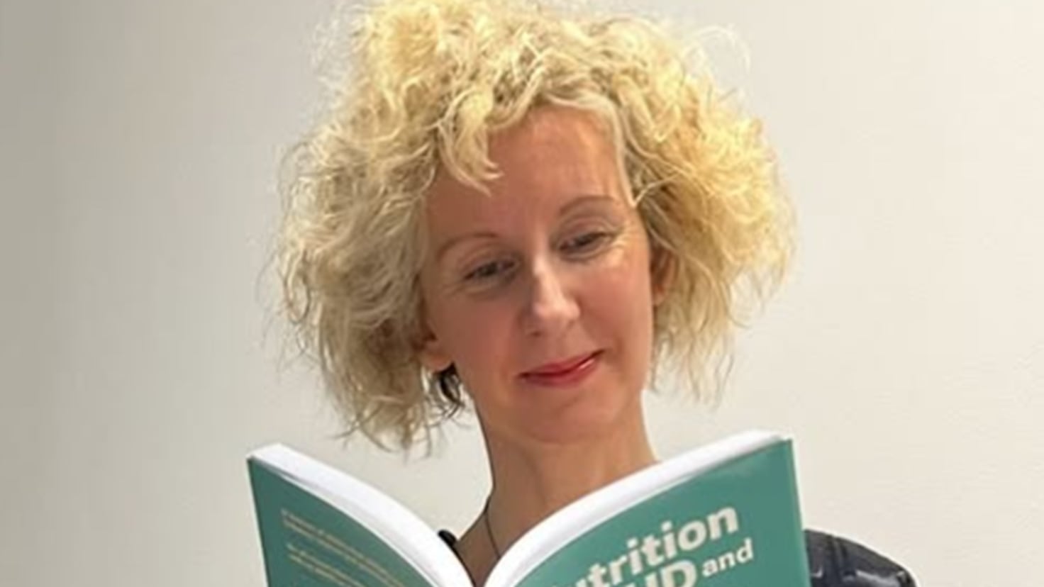 Nutritionist Emma Derbyshire: Consuming 30 Different Plant-Based Foods Weekly Enhances Cholesterol Levels