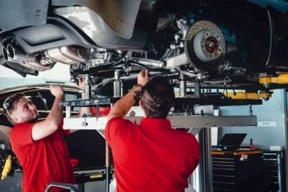 Univerzalni tehnički institut slavi 100. diplomu iz Porscheova programa tehnoloških pripravnika