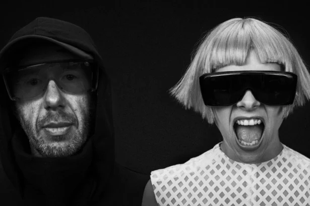 TOMORA (Chemical Brothers’ Tom Rowlands & AURORA) najavljuju debi album i objavljuju “COME CLOSER”