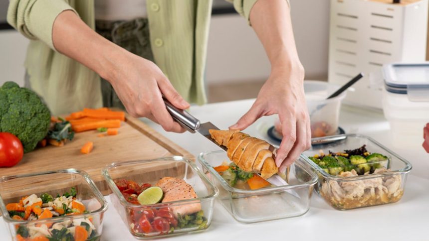 10 Essential Kitchen Tools Recommended by Nutrition Experts for Maintaining Healthy Eating Habits