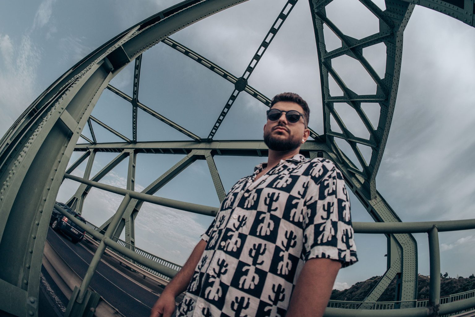 Deep Colors Unveils ‘Trippin’ on Adesso Music