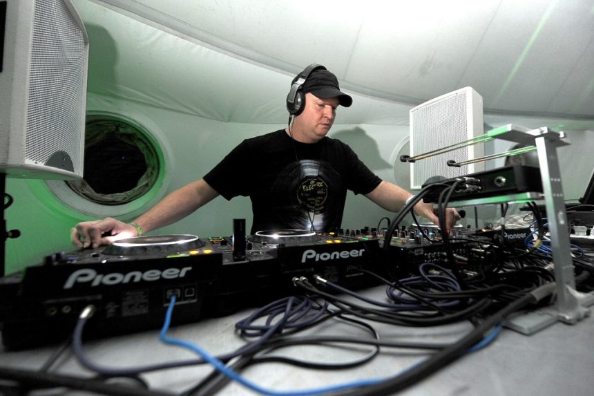 dj dan 2011 billboard 1800