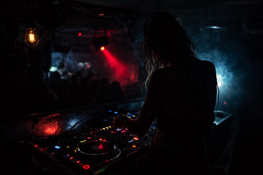 female dj