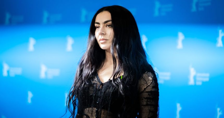 5f432d03d831cc783dd3b5fb9403ad5e17 charlixcx bored.1x.rsocial.w1200