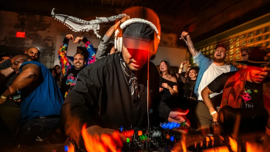 89534129007 032826 with love harlowe rg 01