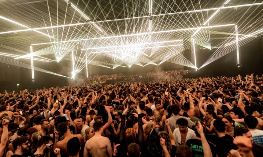 music endorphins endurance rave crowd science.jpg 1000x600