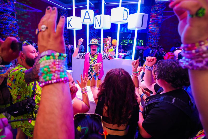 21673047 web1 EDC DAY 1 MAYXX 25 MC 08