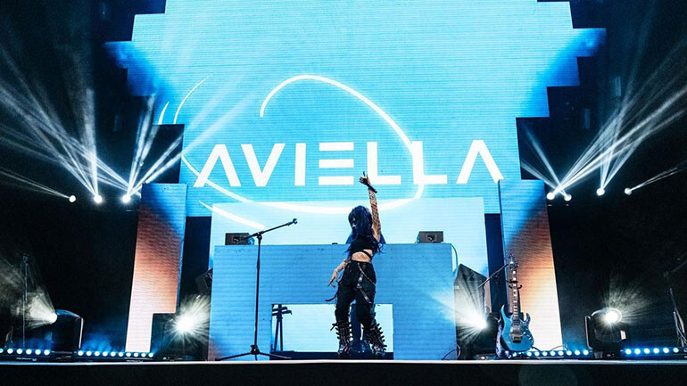 Aviella Live