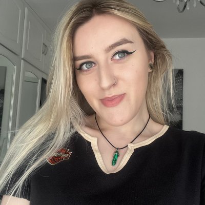rachel roberts@2048x2048
