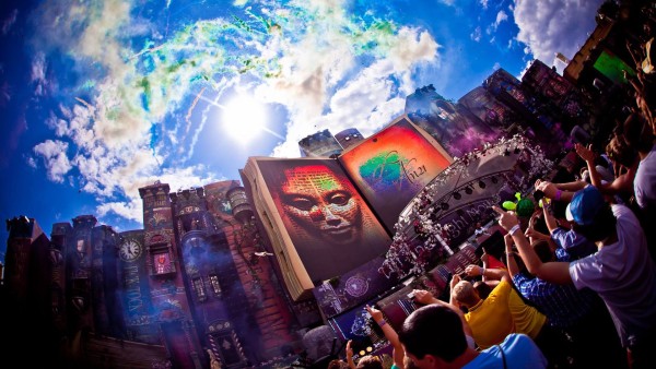 tomorrowland e1391722124875