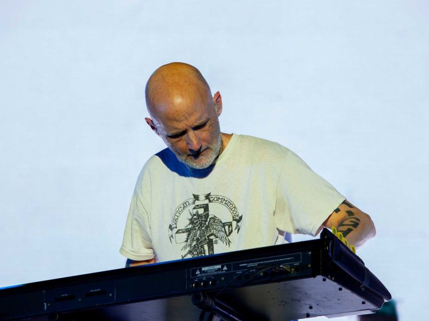 Moby hero@2000x1500 1068x801