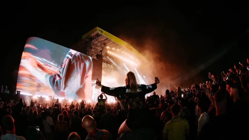 leeds festival reading 2026 overcrowding warehouse stage shut down.jpg