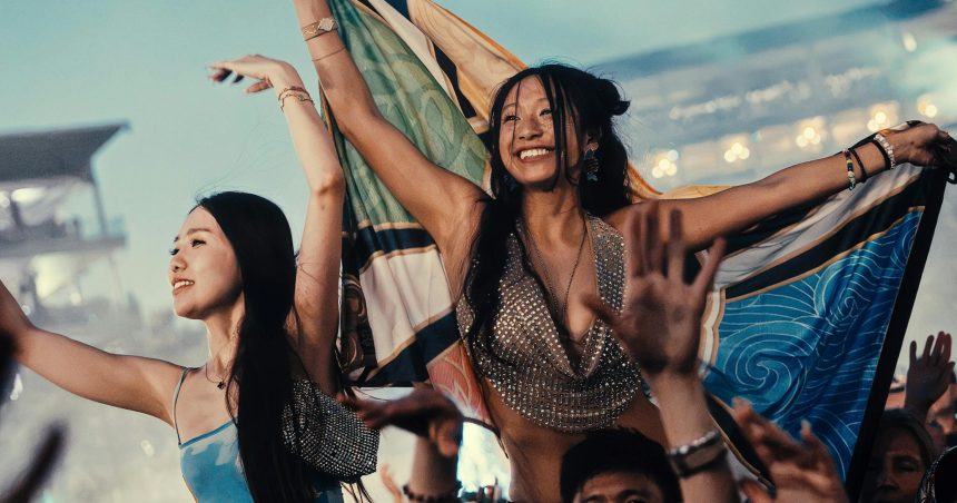 HjfMawmM7VvEAI5X TomorrowlandW12398